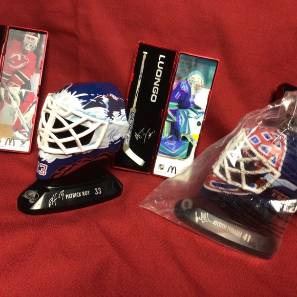 NHL GOALIES masks and sticks - Picture 3 of 6